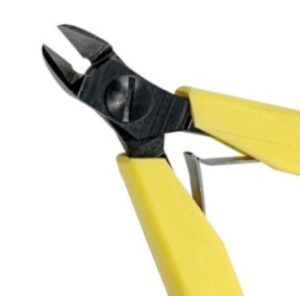 Lindström 8131 X-Small Precision Flush Cutter | Oval Head | ESD-Safe Handles | AWG 38-18 | 4.5"