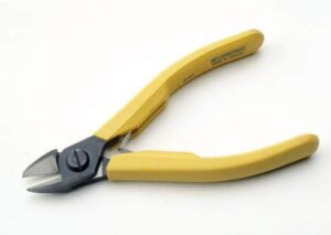 Lindström 8160 Large Precision Micro-Bevel Cutter | Oval Head | ESD-Safe Handles | AWG 26-12 | 5"