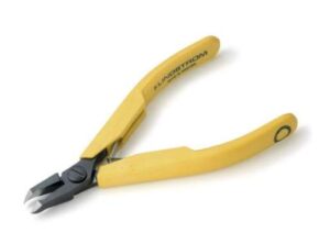 Lindström 8247 Small Precision Oblique-Angle Flush Cutter | 45-Degree-Angle | ESD-Safe Handles | AWG 32-18